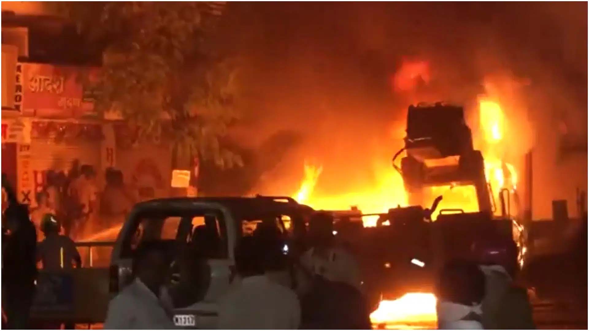 Nagpur Violence: नागपुर में हिंसा के बाद 17 लोग हिरासत में लिए गए, कई गाड़ियों को फूंका…इलाके में तनाव