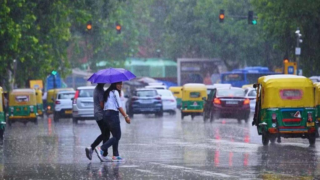 Weather: UP में सक्रिय मानसून, आज इन जिलों में चेतावनी…