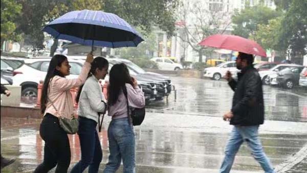 गुजरात में रेड अलर्ट, हिमाचल में स्कूल-कॉलेज बंद, जानें दिल्ली-मुंबई का मौसम