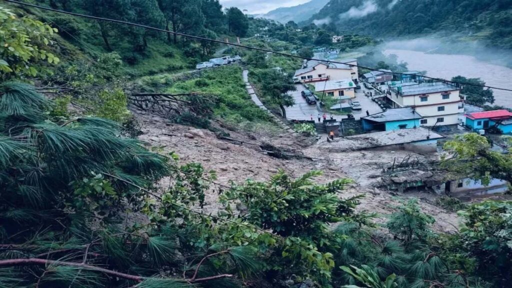 Cloudburst in Chamoli: उत्तराखंड के चमोली में आधी रात बादल फटने से थराली गांव में तबाही