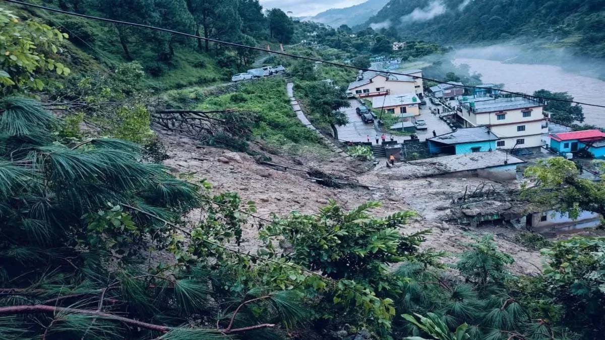 Cloudburst in Chamoli: उत्तराखंड के चमोली में आधी रात बादल फटने से थराली गांव में तबाही