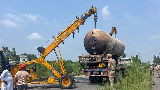 LPG Tanker Blast: सरपंच ने बताई आपबीती, भीषण विस्फोट के बाद दिख रहा था सारे तरफ भयावह मंजर