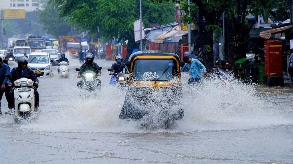 PUNJAB के कई जिलों में रेड अलर्ट जारी, जालंधर समेत इन जिलों में स्कूल बंद