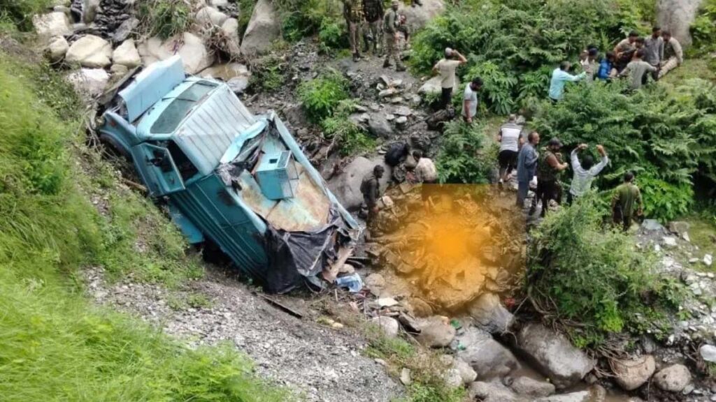 उधमपुर में बड़ा हादसा: CRPF का ट्रक खाई में गिरा, तीन जवानों की मौत और 15 घायल