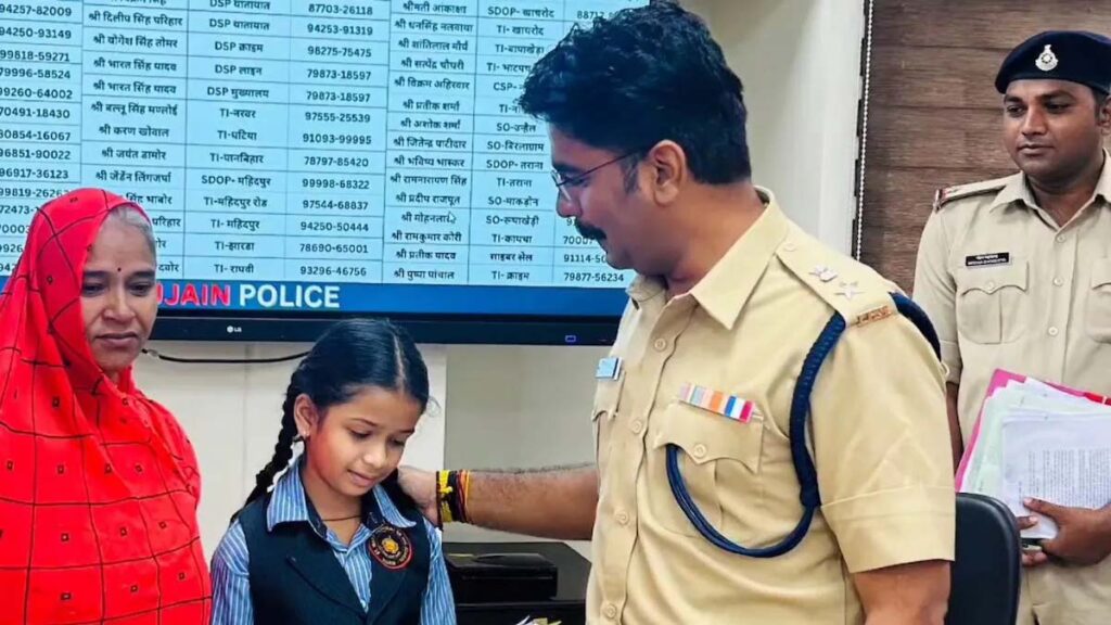 MP में 8 साल की बच्ची बनी बाल आरक्षक, SP ने सौंपा ज्वाइनिंग लेटर…