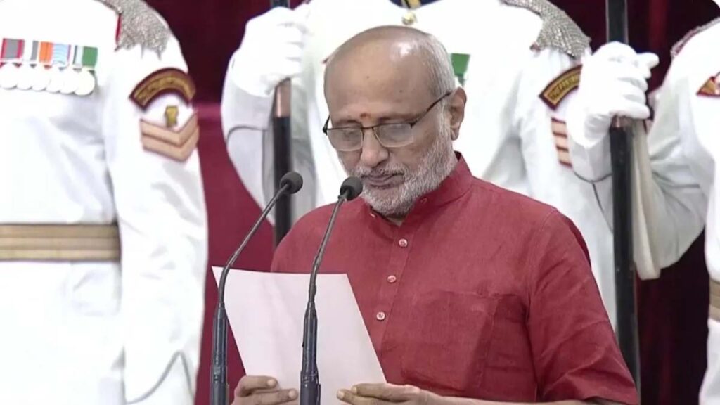 राधाकृष्णन ने ली उपराष्ट्रपति पद की शपथ, धनखड़ भी रहे मौजूद