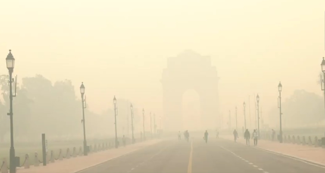 Delhi Pollution: दिल्ली-NCR की हवा हुई ज़हरीली, कई इलाके का AQI पहुंचा 500 के पार