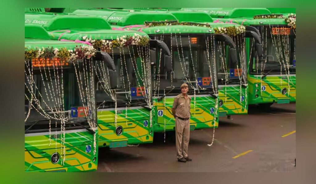 खुशखबरी! दिल्ली सरकार महिलाओं को देगी फ्री बस यात्रा की सुविधा; जानें डिटेल्स