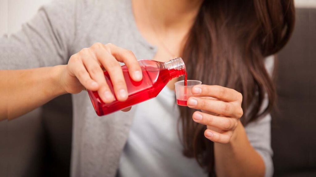 स्वास्थ्य मंत्रालय ने 2 साल से कम उम्र के बच्चों को कफ सिरप नहीं देने की दी सलाह, जानें वजह