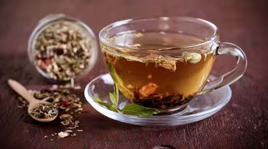 सर्दी-जुकाम से राहत: तुलसी-अदरक-काली मिर्च वाला काढ़ा देगा तुरंत आराम