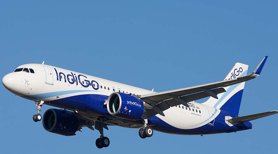 इंडिगो फ्लाइट को मिली बम से उड़ाने की धमकी… मचा हड़कंप, मुंबई में हुई इमरजेंसी लैंडिंग