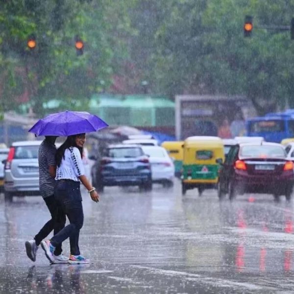 Weather : राजधानी में होगी तेज बारिश, केरल में रेड अलर्ट, जानें अन्य राज्यों का हाल