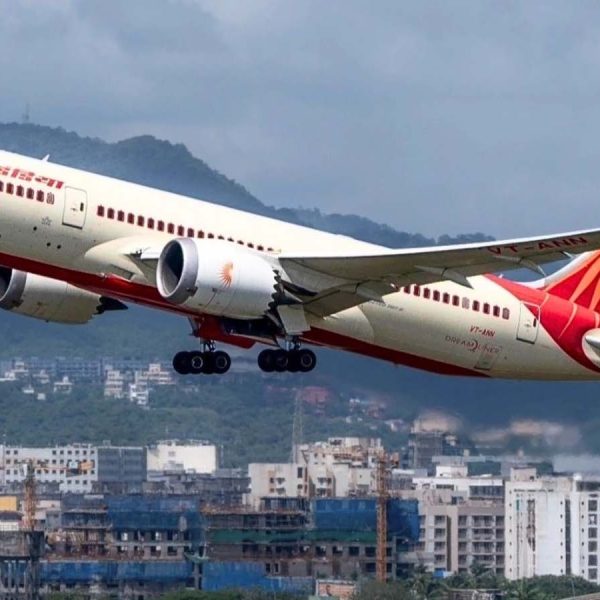 Air India के एक और विमान में खराबी, हैदराबाद से मुंबई जा रही फ्लाइट को किया गया रद्द