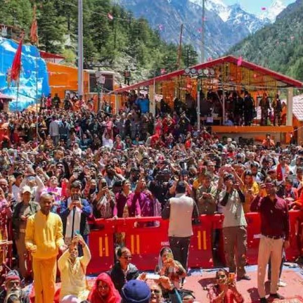 Chardham Yatra : 24 घंटों के लिए रोकी गई उत्तराखंड की चारधाम यात्रा, भारी बारिश का रेड अलर्ट