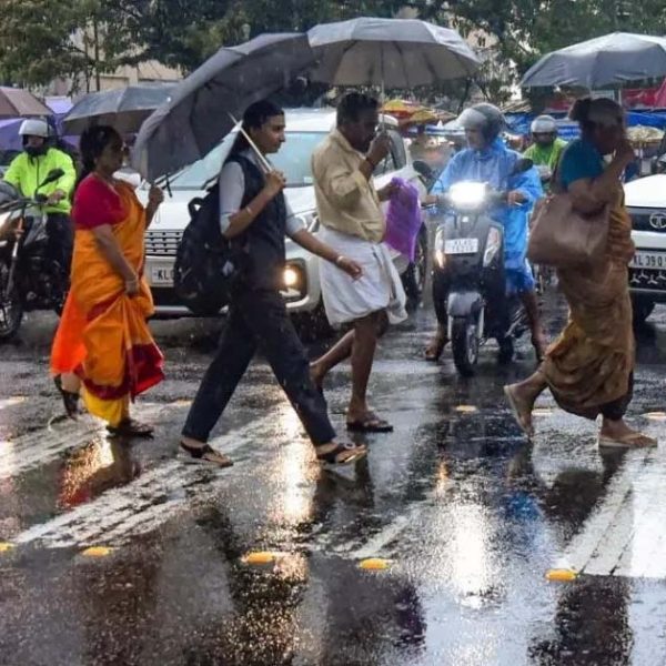 दिल्ली-NCR में अगले 3 दिन आंधी-तूफान और बारिश का अलर्ट, जानिए कहां तक पहुंचा मानसून