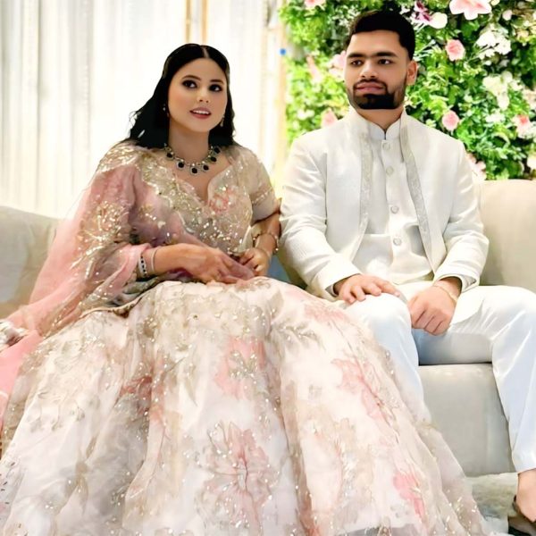 रिंकू सिंह और सपा सांसद प्रिया सरोज की हुई सगाई,  देखें तस्वीरें