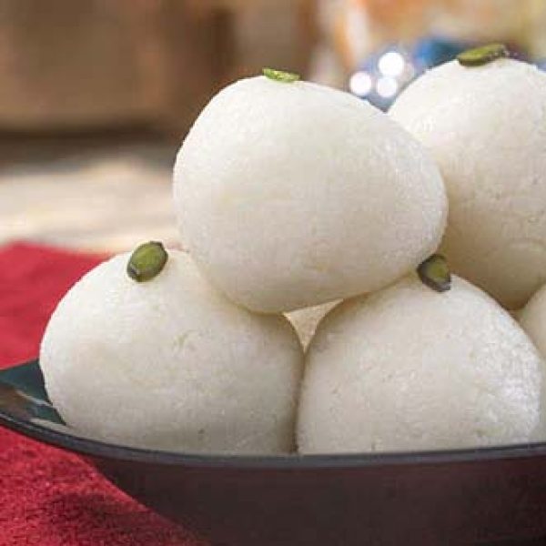 चावल से बस इतने मिनट में कुकर में बनाएं सफेद Rasgulla, तुरंत जान लें ये रेसिपी