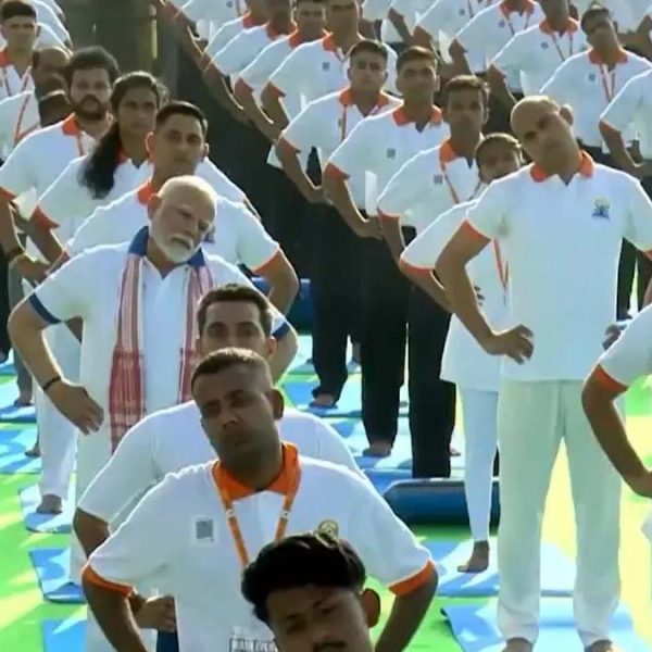 International Yoga Day 2025 : हिमालय से समुद्र तक योगमय हुआ भारत; विशाखापट्टनम से PM मोदी का संदेश- ‘योग ने पूरे विश्व को जोड़ा’